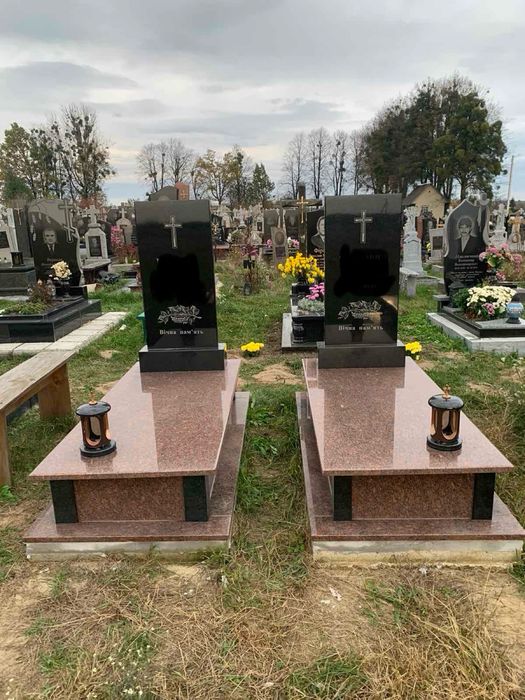 Встановлення, реставрація памятників. Бруківка навколо памятників