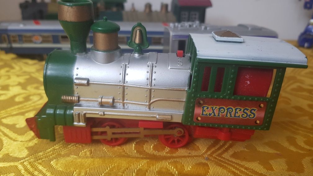 Zestaw starych zabawek lokomotywy