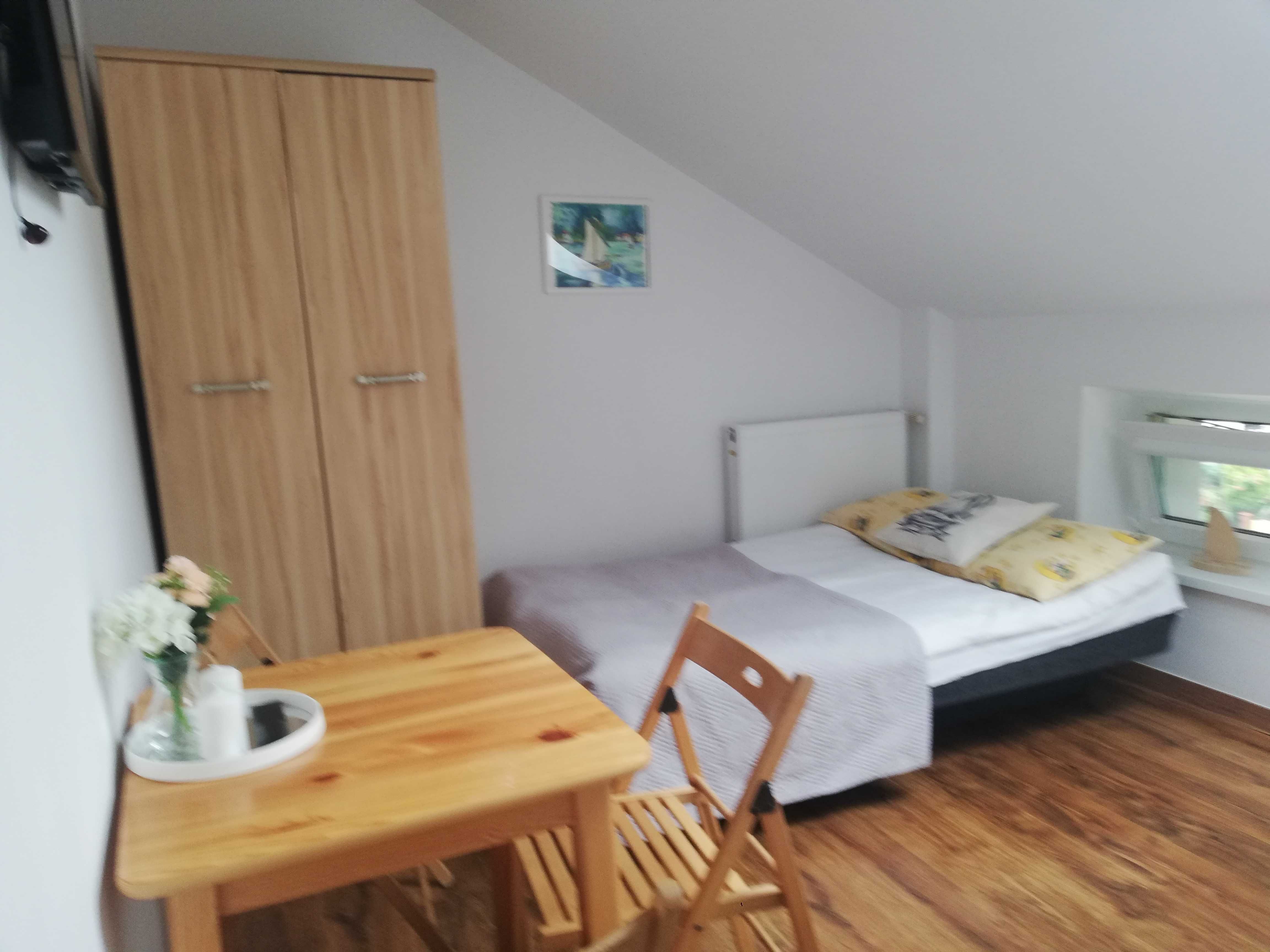 Ustka- domek z łazienką i aneksem , pokoje z łazienkami.