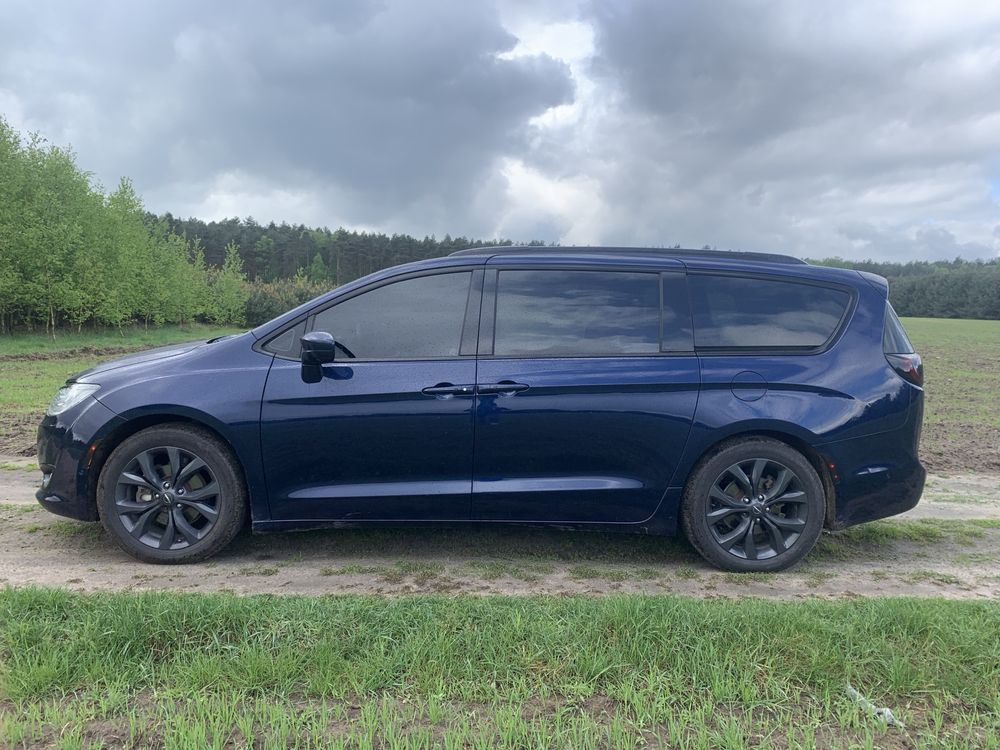 Chrysler Pacifica s touring L plus