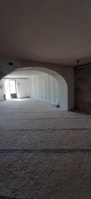 Arrenda-se para Comércio - 60 m2 Av. Luísa Todi