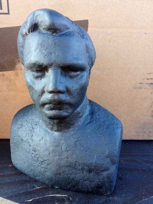 Бюст К.Ворошилов