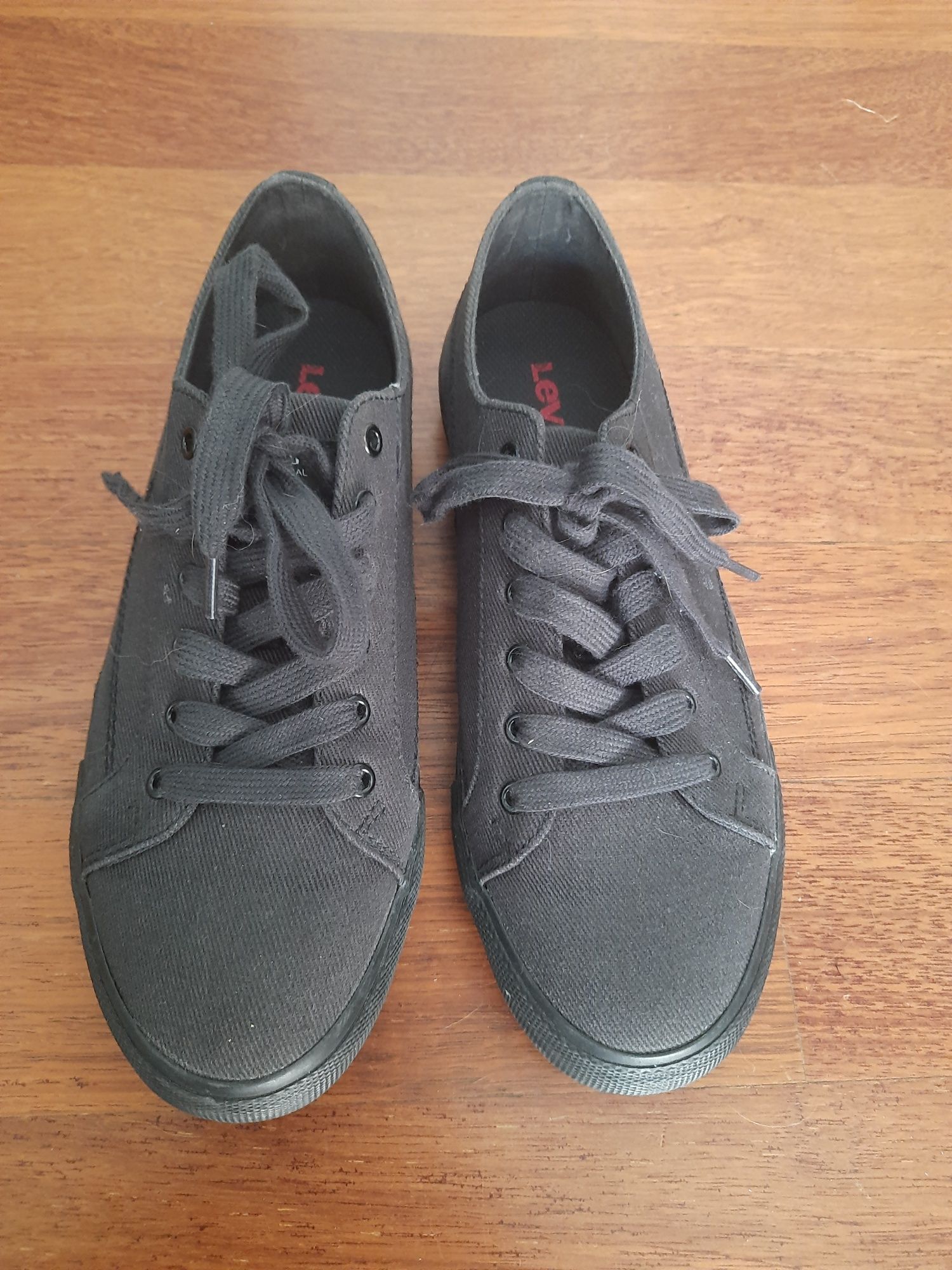 Czarne damskie trampki Levi's Guess rozmiar 40