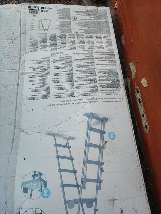 Escada para piscina praticamente nova nem foi usada