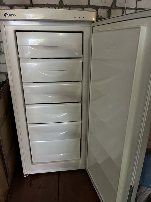 Продам морозилку Ardo