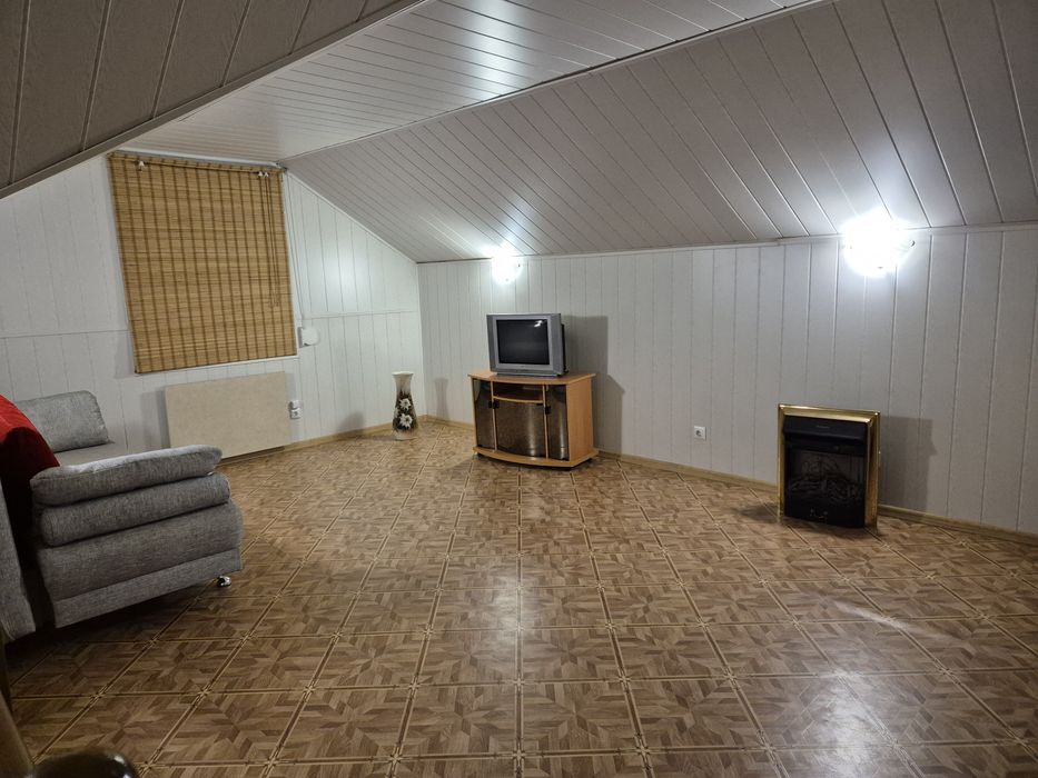 Дача біля річки Дніпро