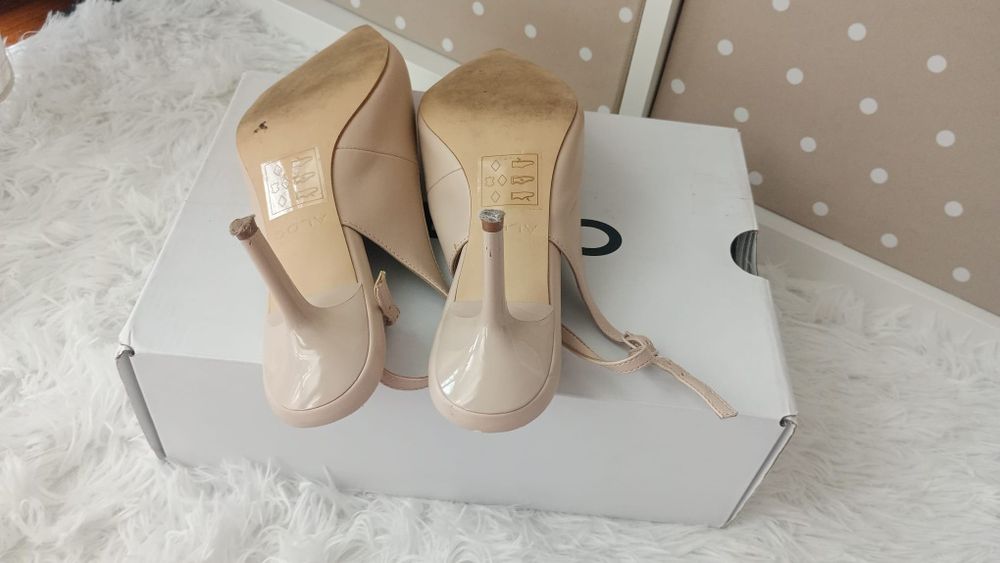 Sandalias tam 37 marca Aldo