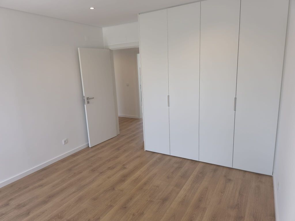 Moradia T4 em Banda com Piscina | Albarraque