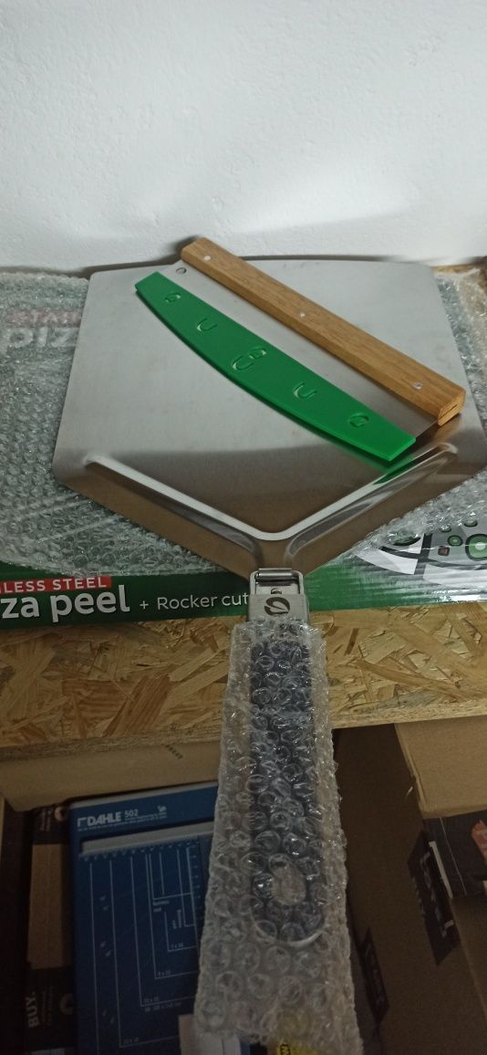 Duża łopatka do pizzy wraz z nożem