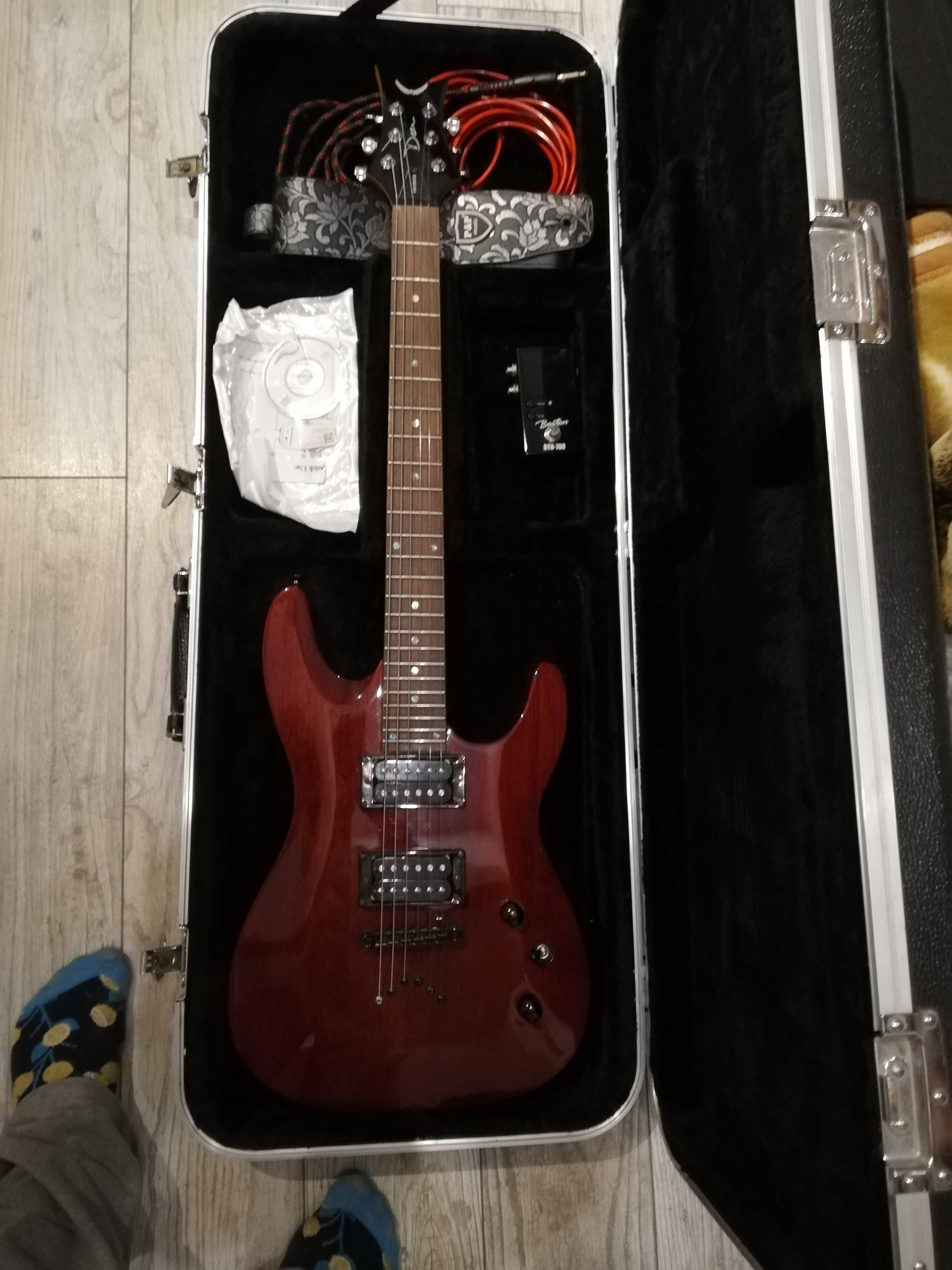 Gitara Dean vendetta 1.0 z wzmacniaczem i akcesoriami