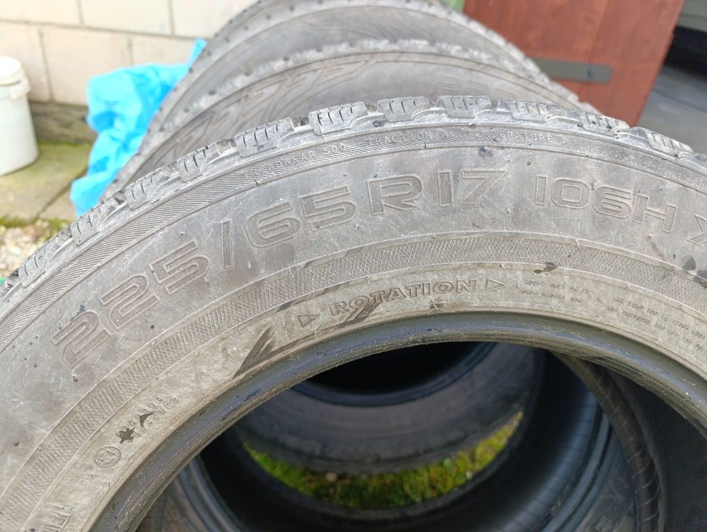 Opony Nokian WR SUV 3 - zimowe, 225/65/17, bieżnik 6 mm, super stan