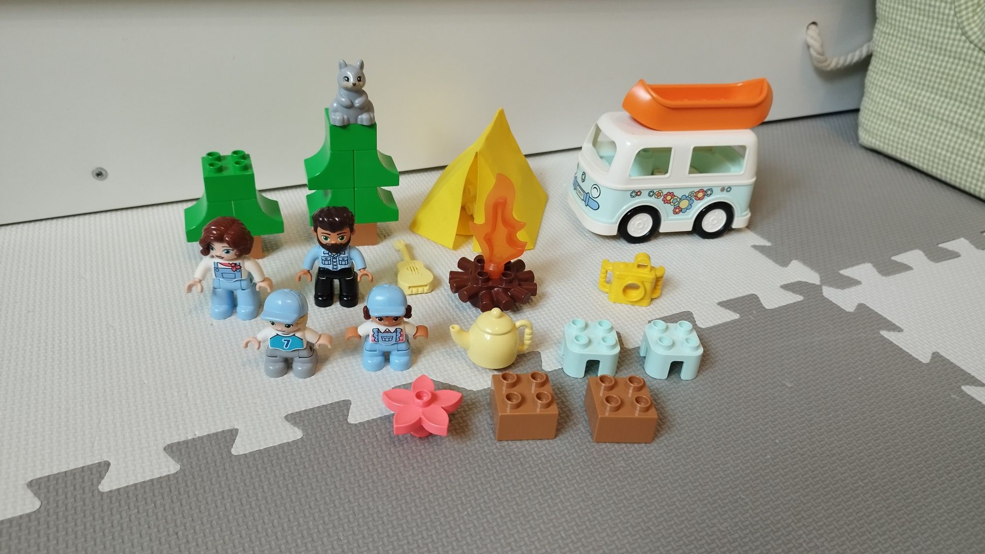 Klocki LEGO DUPLO rodzinne biwakowanie