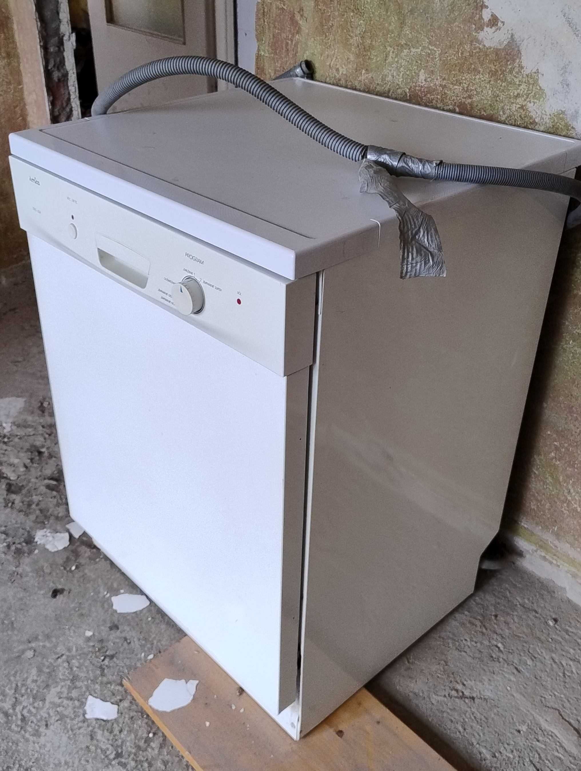 Zmywarka mechaniczna Amica ZWS-604, używana, ale sprawna i czysta
