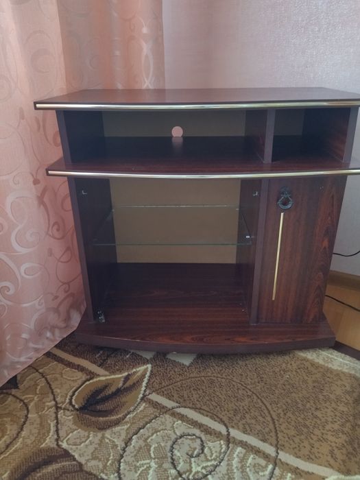 Тумбочка під телевізор