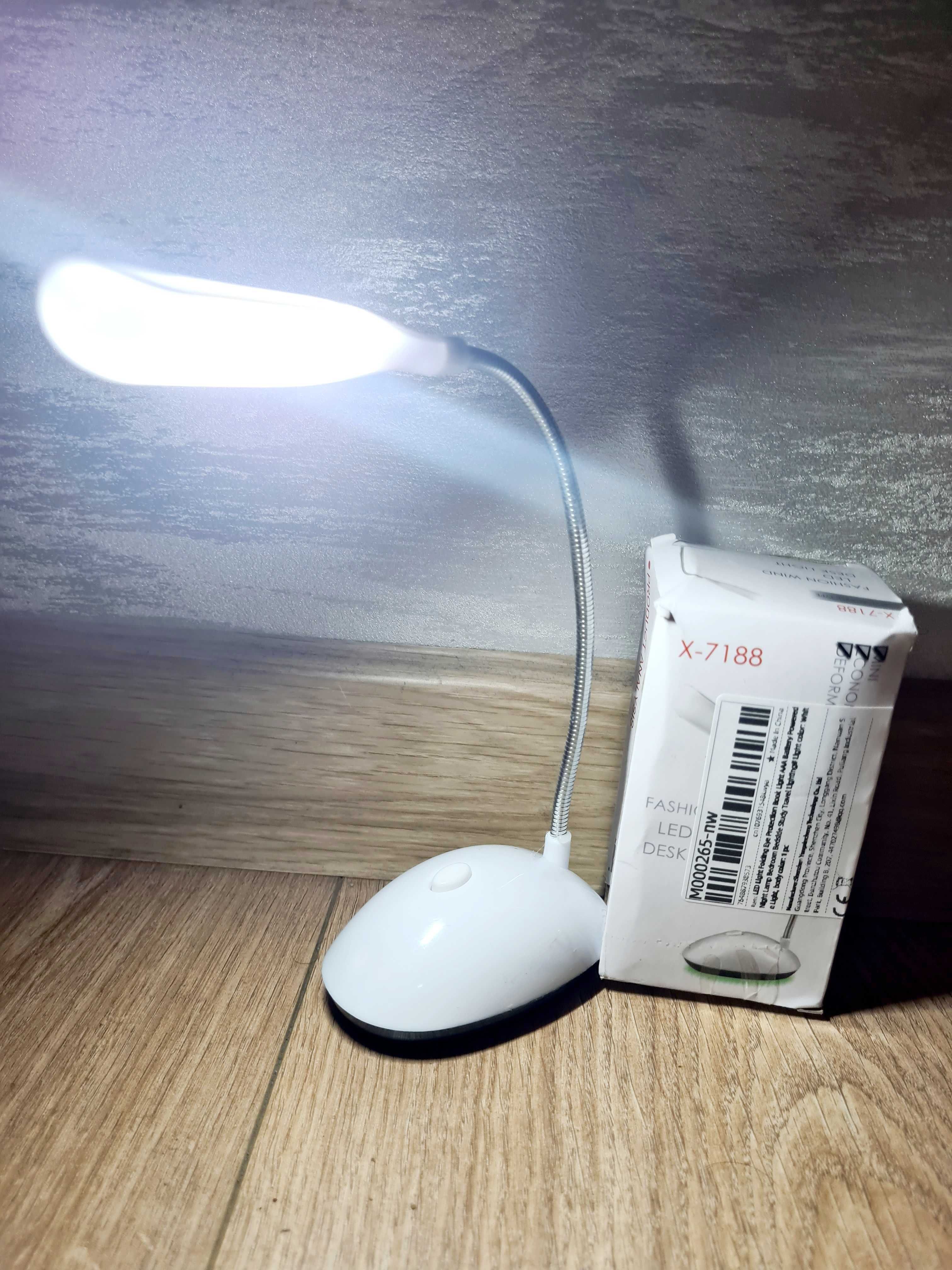 Mini lampka biurkowa LED