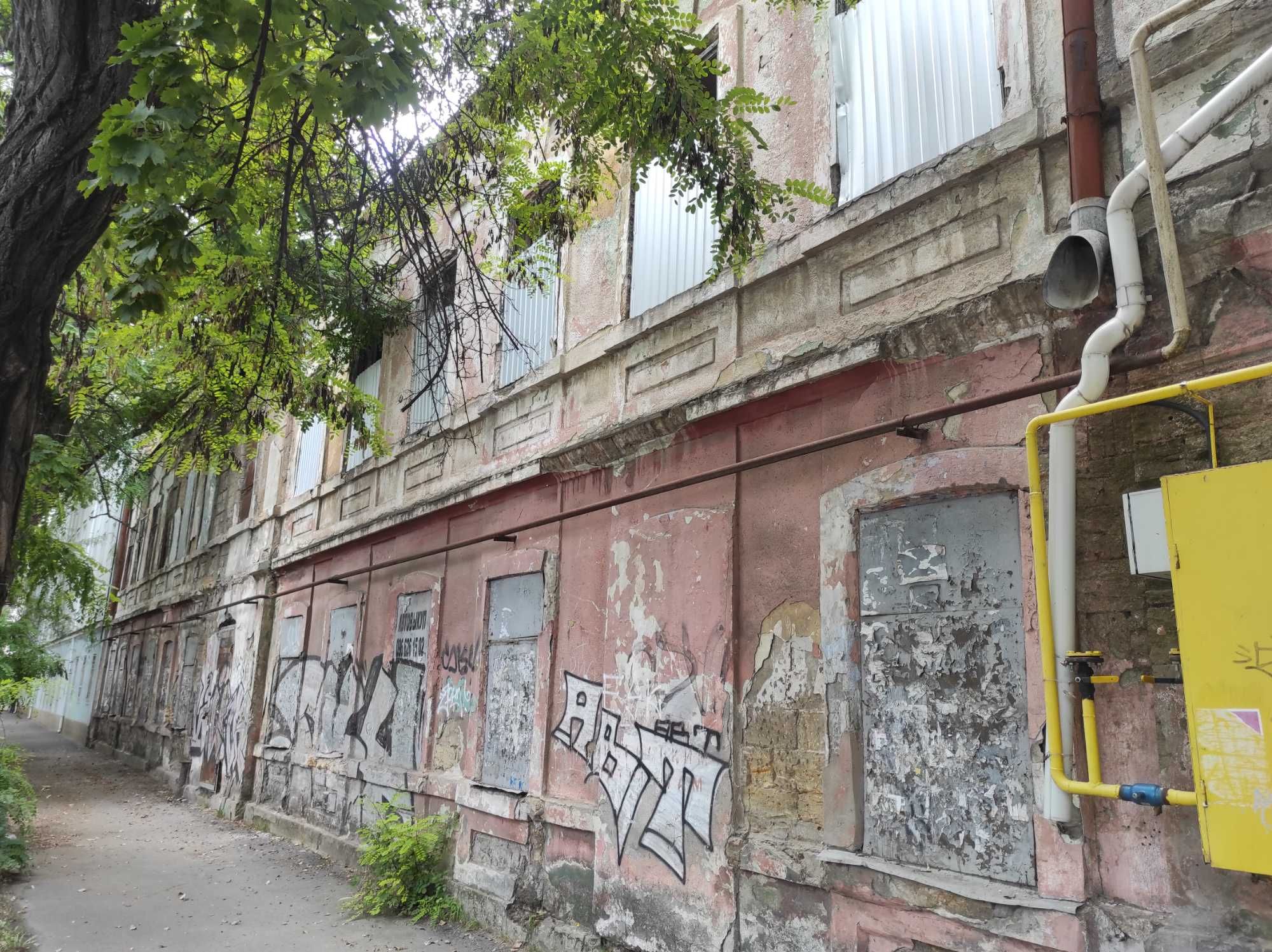 Продам фасадное здание, 620 м2, на Прохоровской. Под реконструкцию.