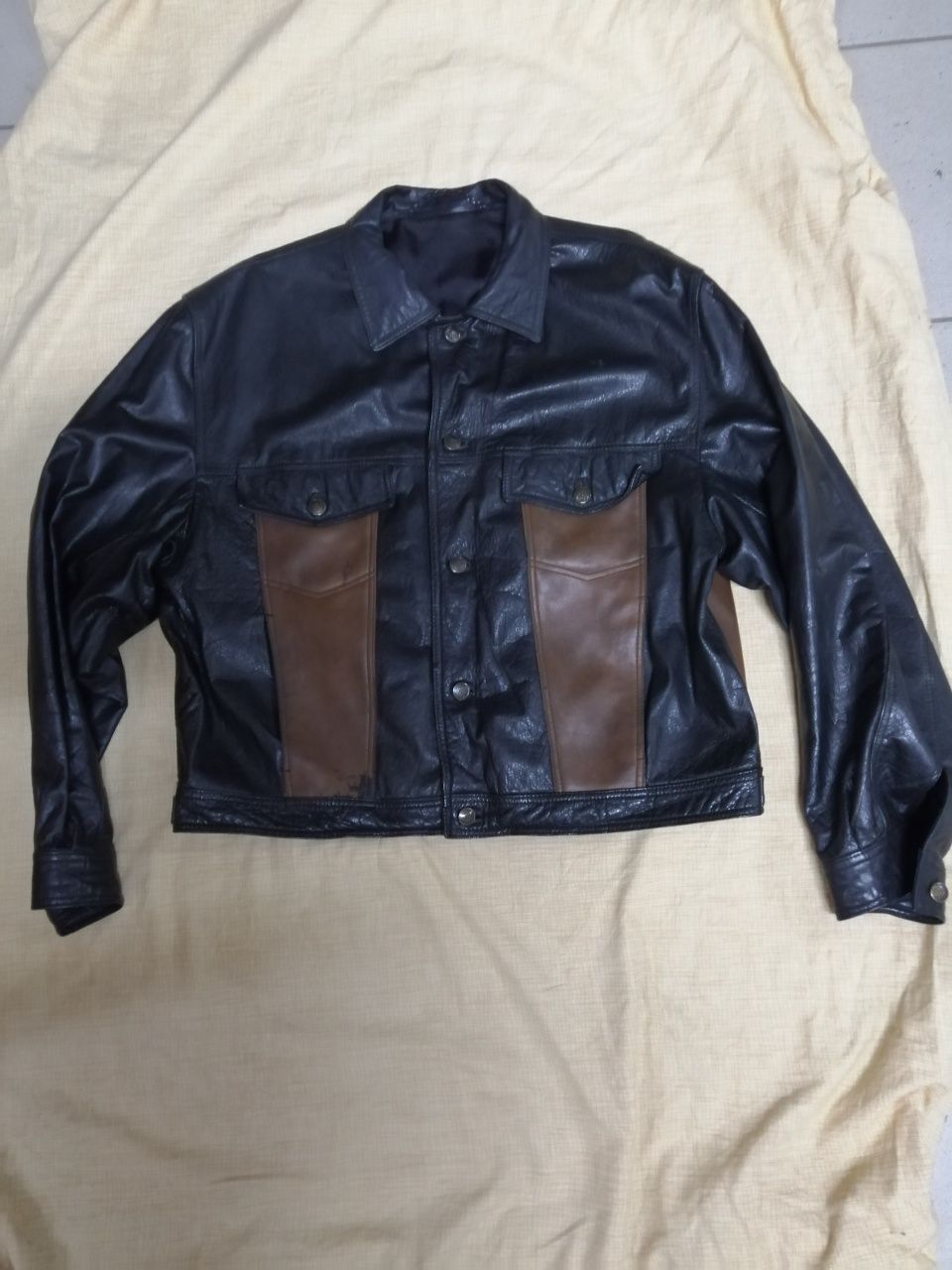 Продам кожаную куртку размер 52-54