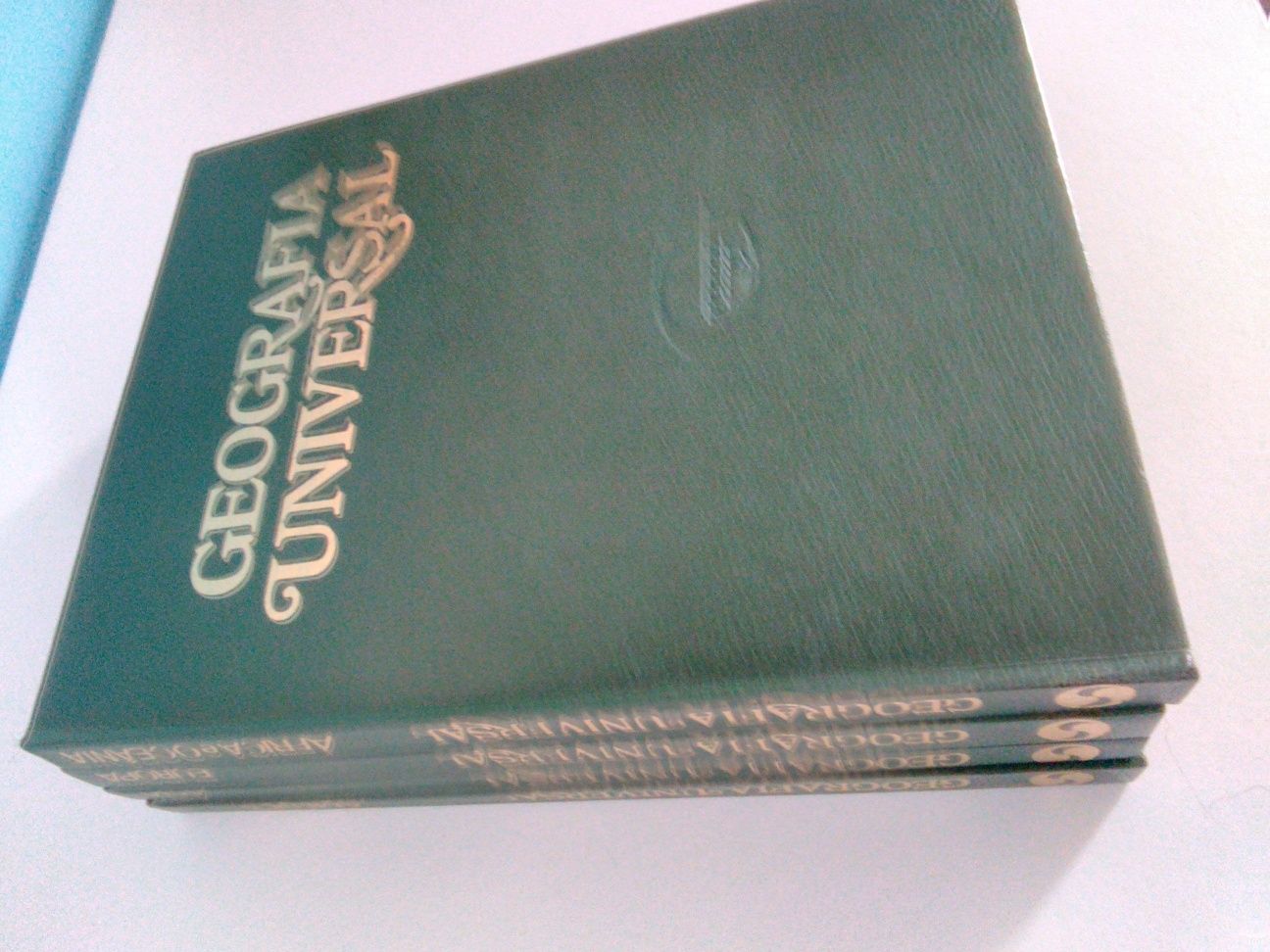 Coleção de 4 livros Geografia Universal