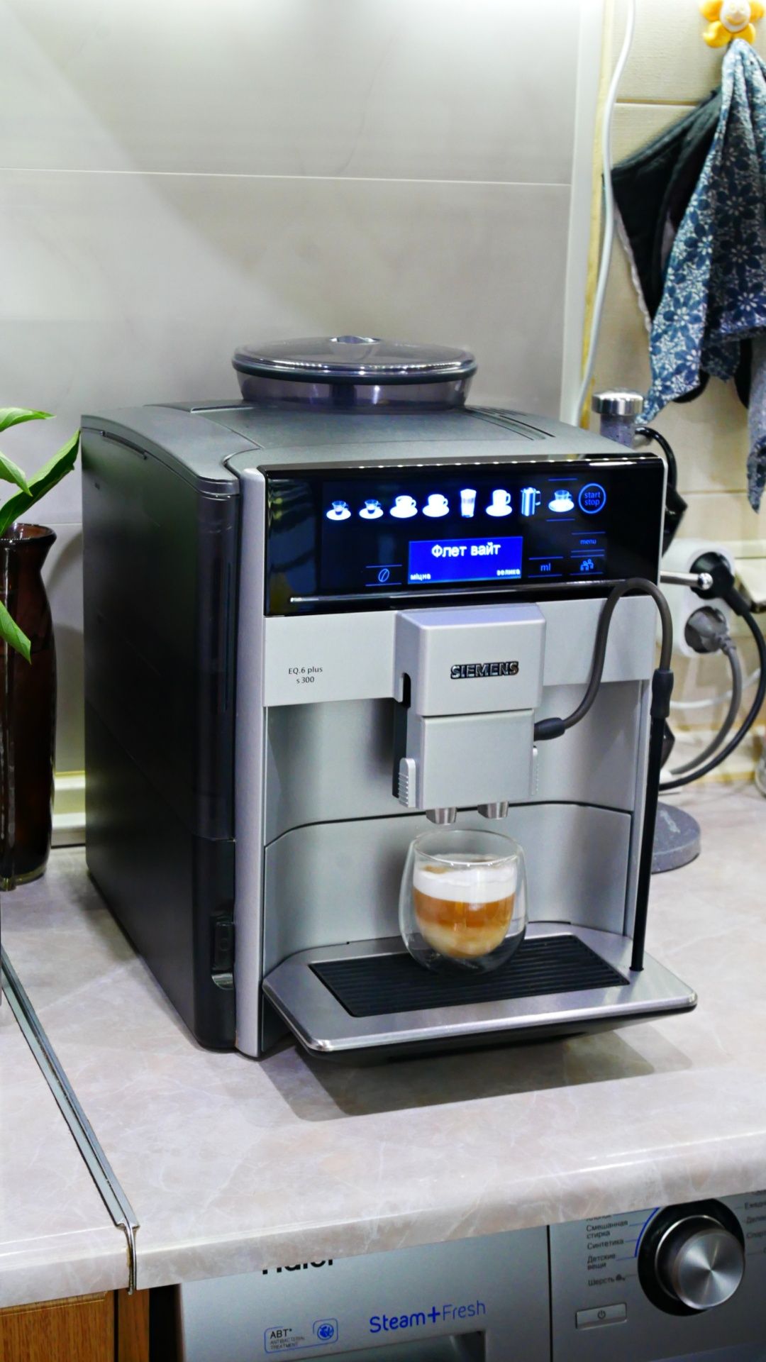 Кофемашина Siemens EQ.6 Plus S300