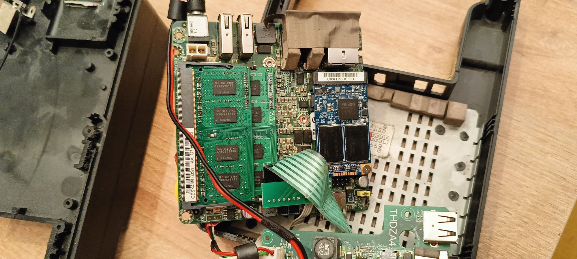 Intel NUC Board D33217GK mini pc