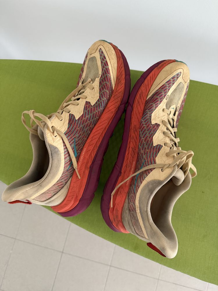 Ténis HOKA Mafate Speed 4 creme laranja azul claro