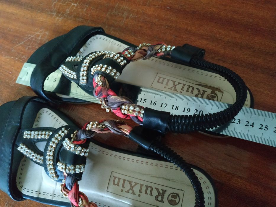 Сандалии на лето р.38 стелька 24 см.