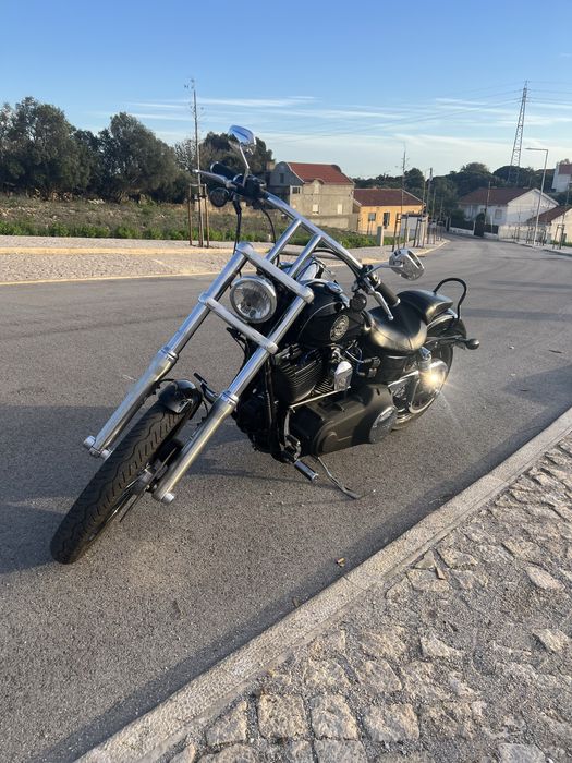 Harley-Davidson Dyna Wide Glide – Vivid Black – Excelente Estado