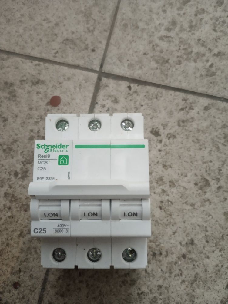 Автоматические выключатели Schneider electric resi9