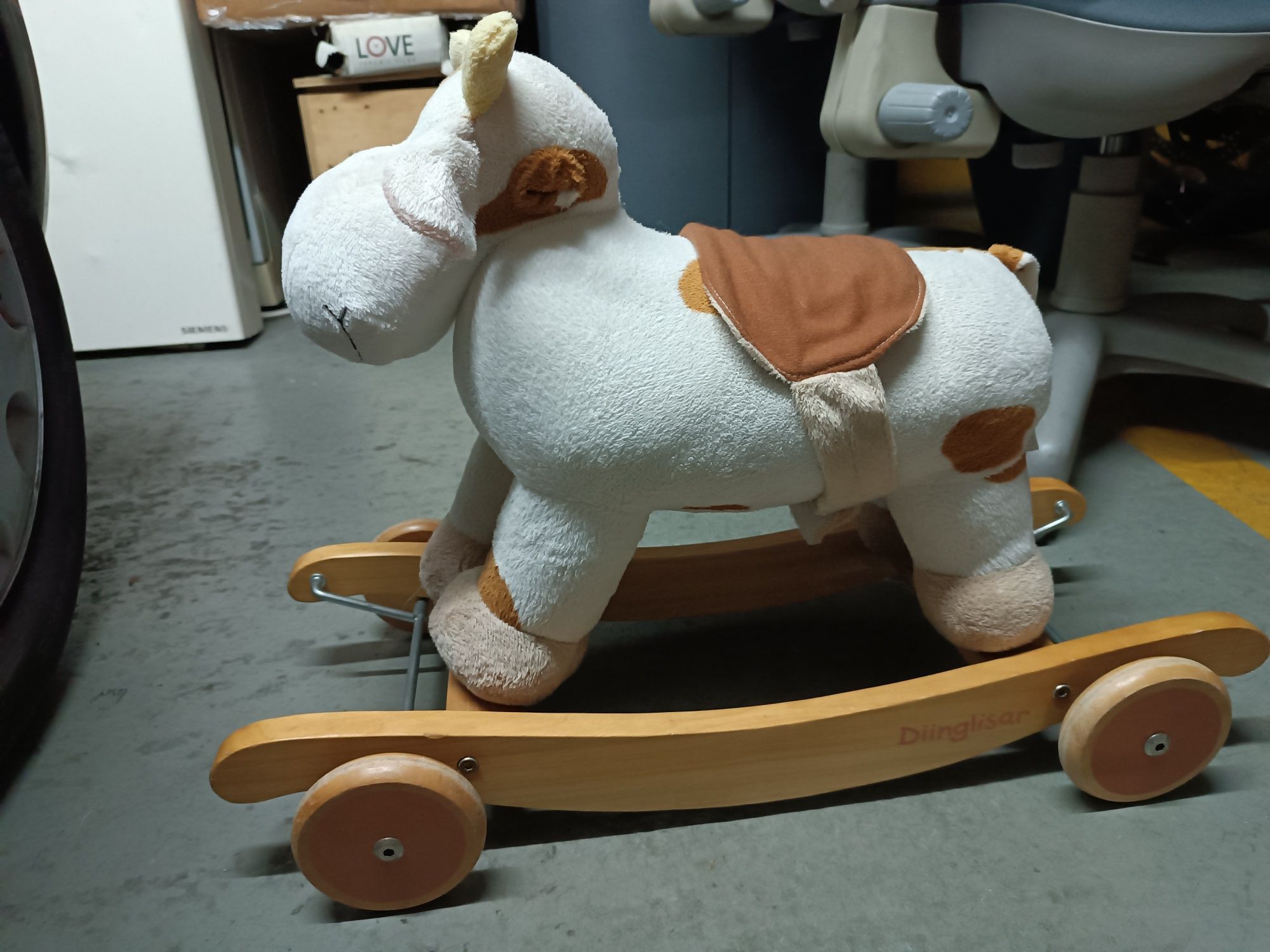Vaquinha de baloiço em peluche