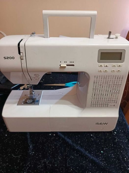 Швейная машинка isew s200