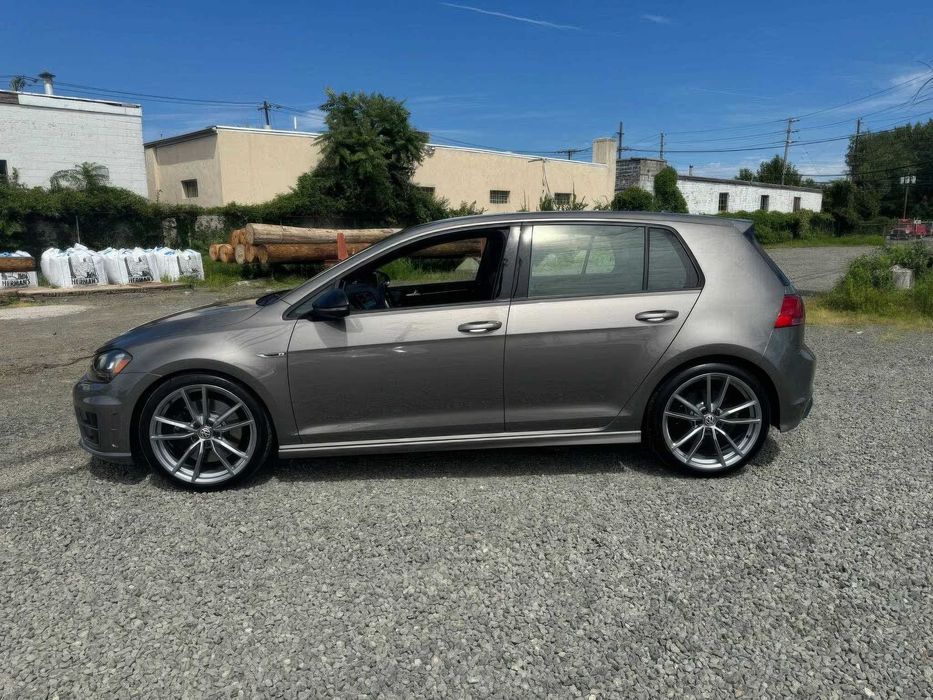 Volkswagen Golf R 4-Door AWD      2017