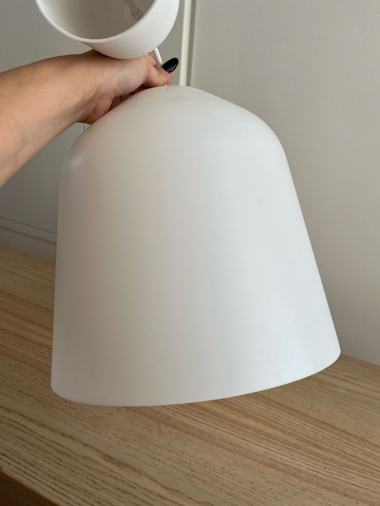 Candeeiro branco plastico