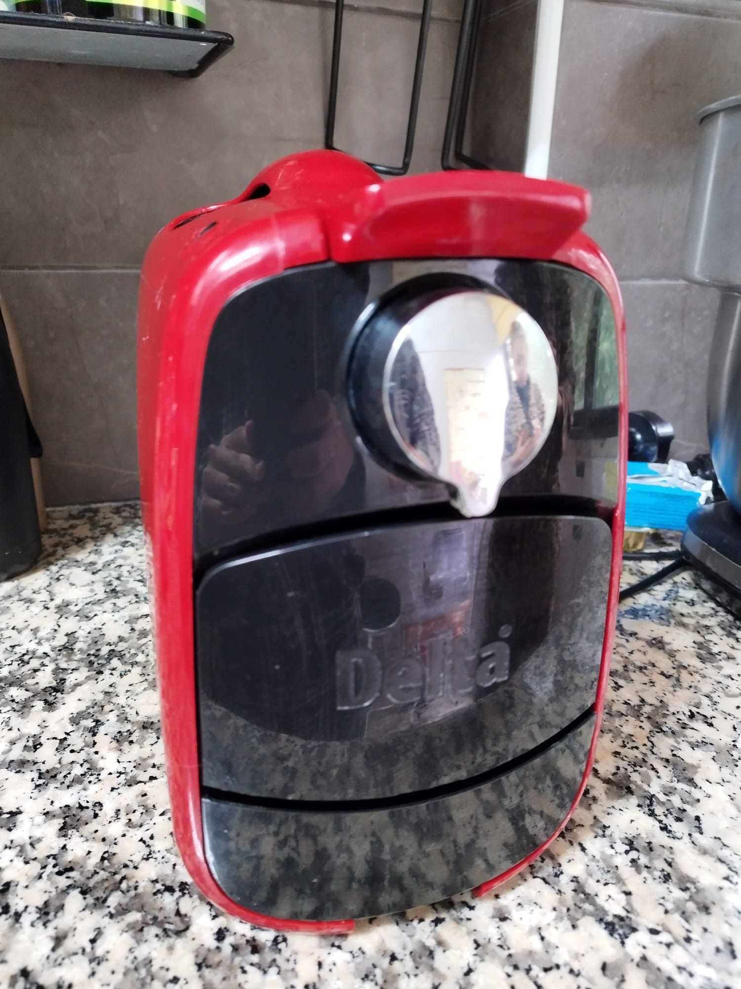 Máquina de Café Delta Vermelha