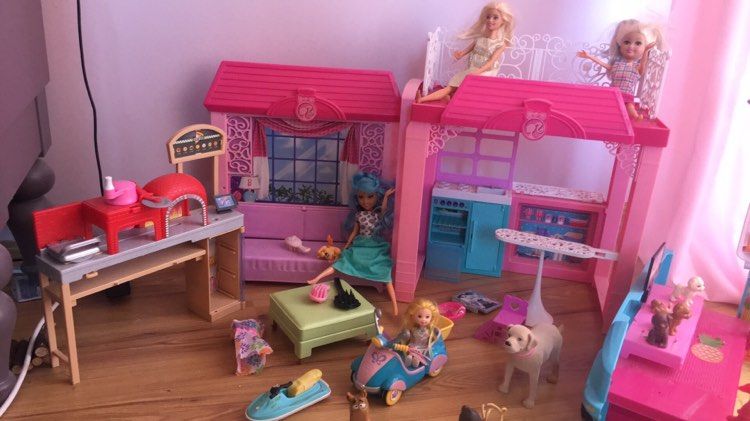 Domek dla Barbie +3 lalki Barbie +auto +pizzeria + konik +inne