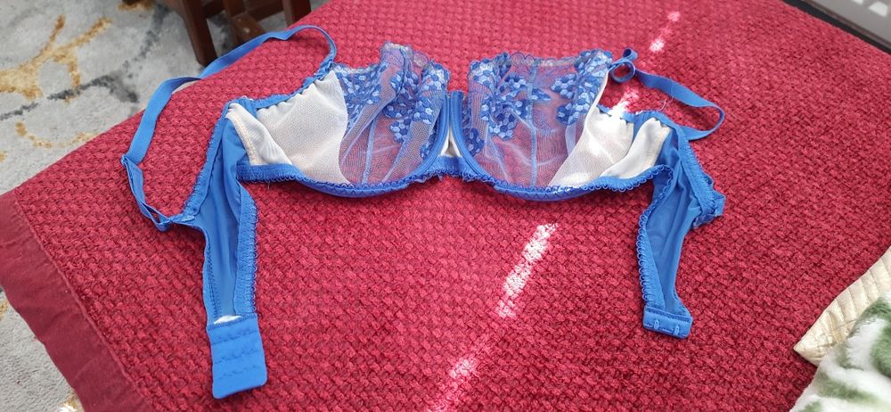 Biustonosz niebieski 80 c/d