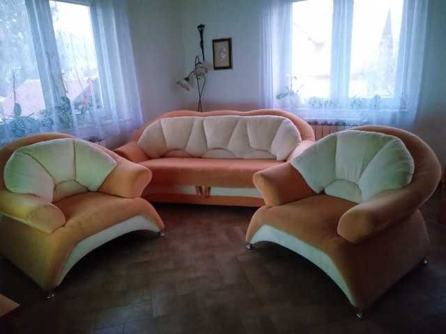 Sofa z funkcją rozkładania plus dwa fotele