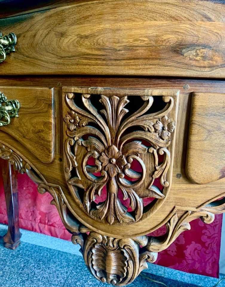 Mesa de saial vazado, D.José, em pau santo