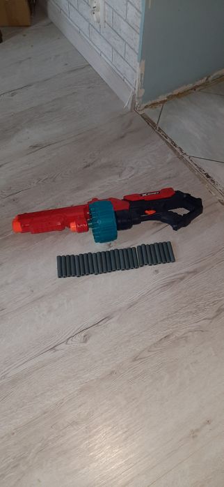 Pistolet Nerf ze strzałkami