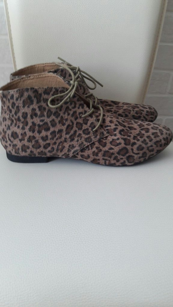 Нове взуття  ATMOSPHERE з леопардовим малюнком