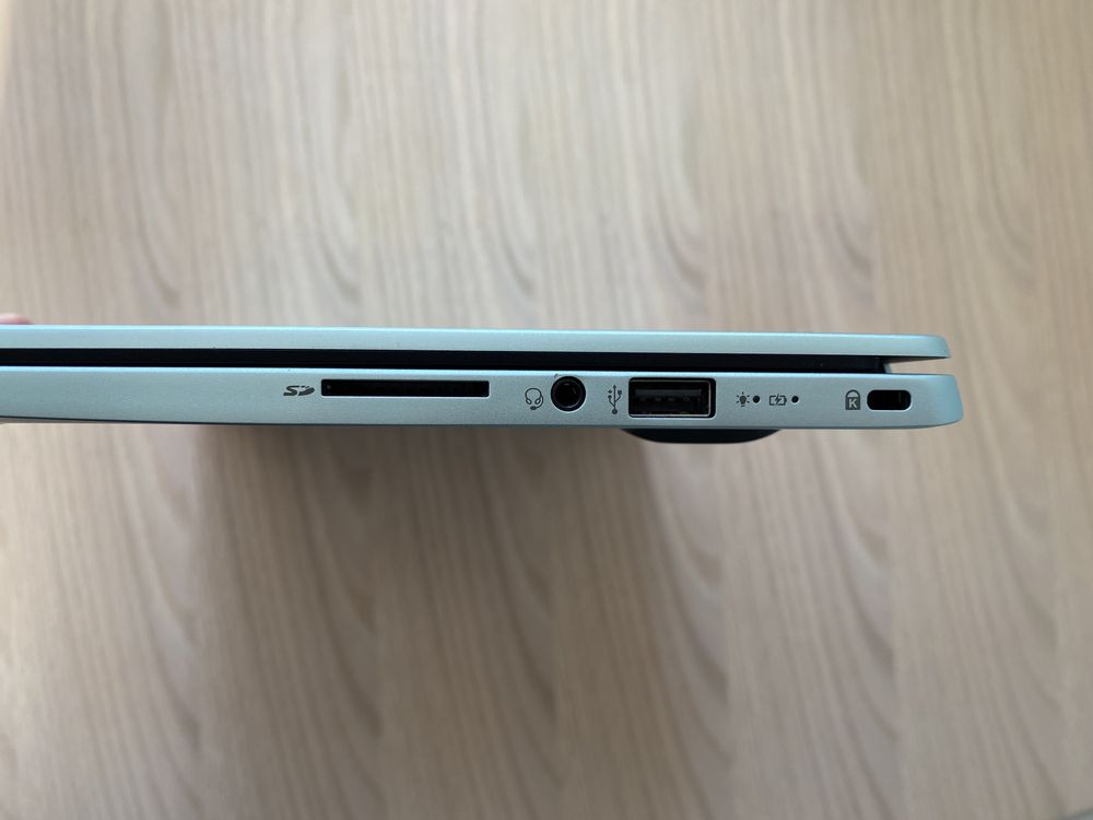 Acer Swift N17W6 ноутбук 14" + сумка (не asus, dell, mac, hp)