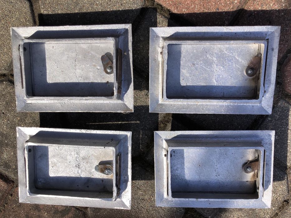 Wyczystka drzwiczki kominowe pieca kaflowego kuchni srebrne 4 szt NOWE