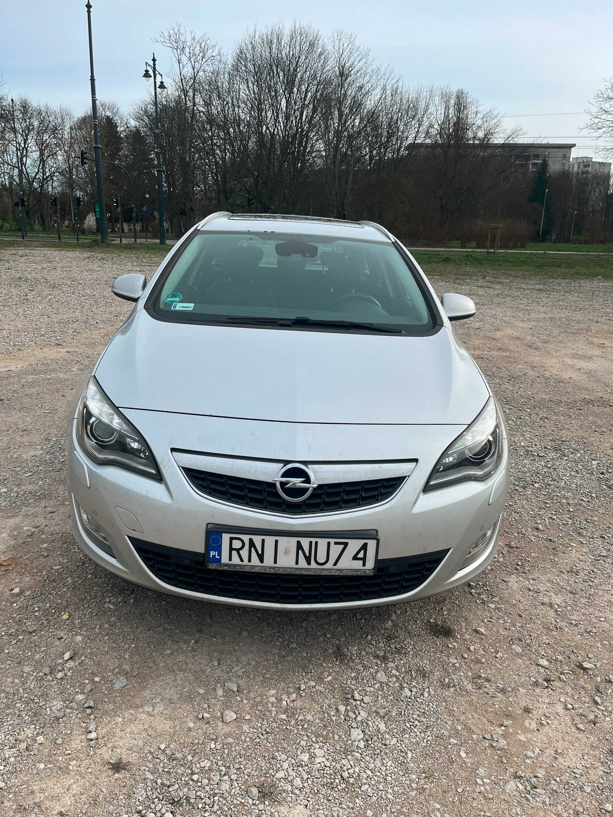 Opel Astra J 2.0 cdti, bogate wyposażenie