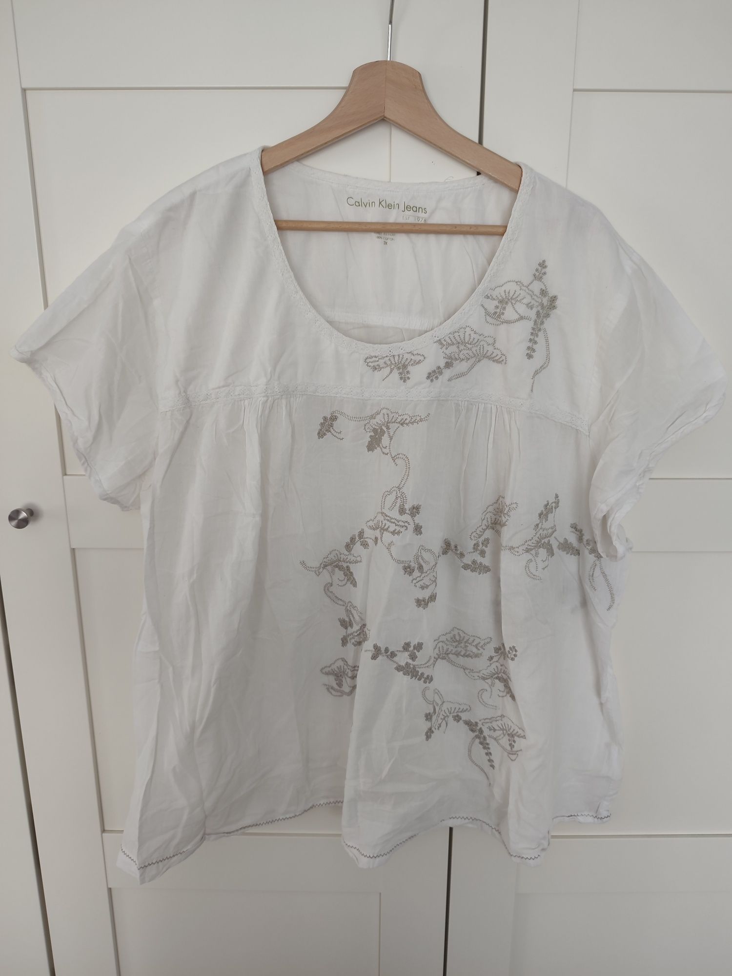 Calvin Klein Jeans lekka bluzka 3X haftowane kwiaty
