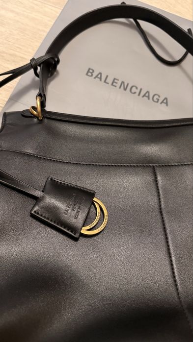 Чорна шкіряна сумка Balenciaga Medium 33 /23/12 см