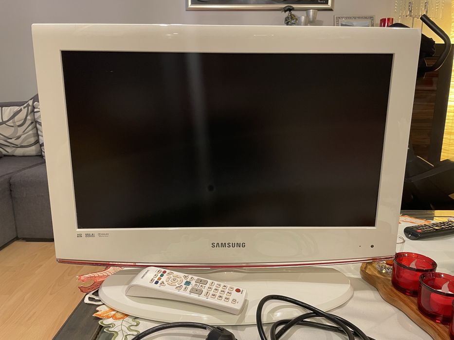 Telewizor Samsung 22’’ biały