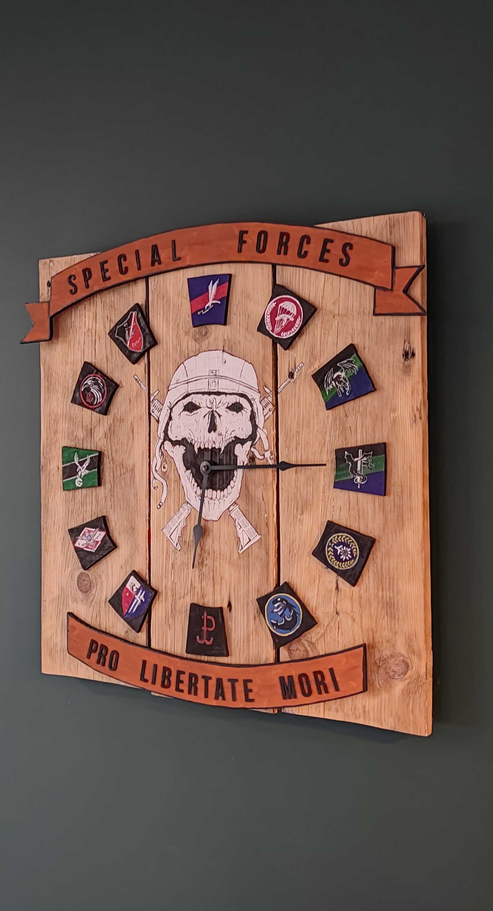 Zegar ścienny militarny, drewniany, armia, wojsko 70 x 60 cm duży