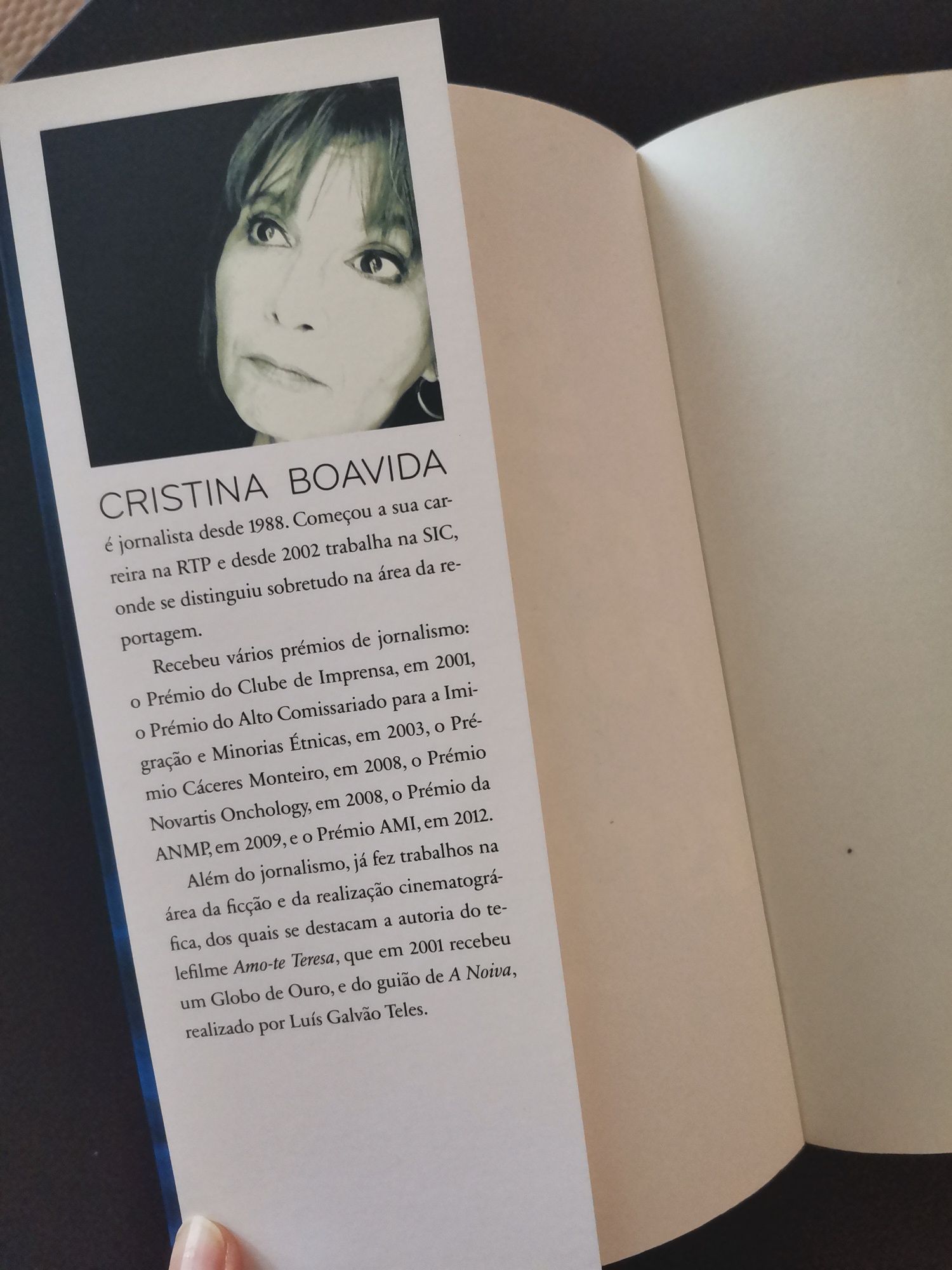 Livro "Só no escuro podes ver as estrelas"