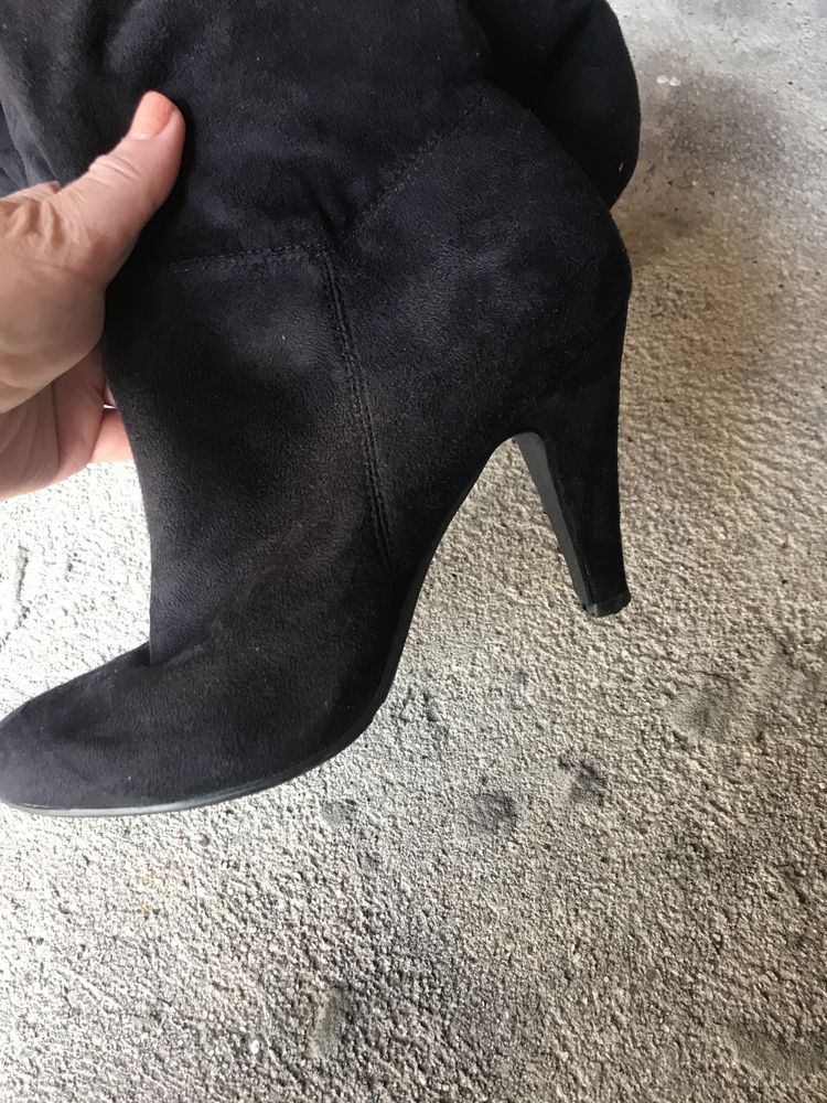 Vendo botas pretas até ao joelho 39