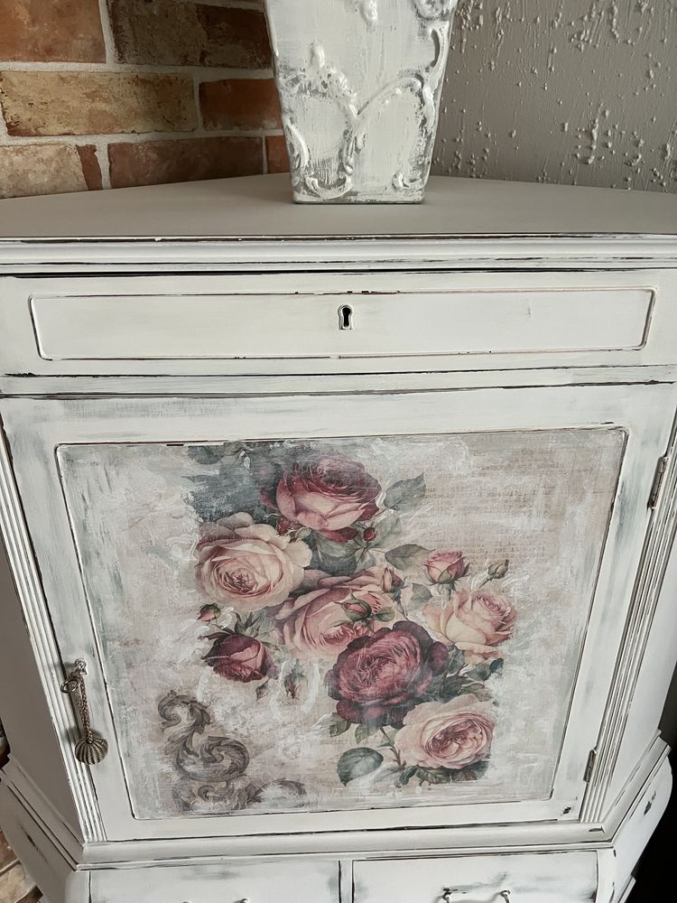 Komoda wysoka narożnikowa shabby chic