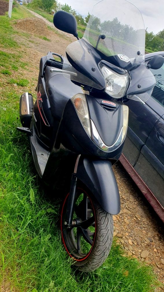 Продам Хонда SH 300i sport